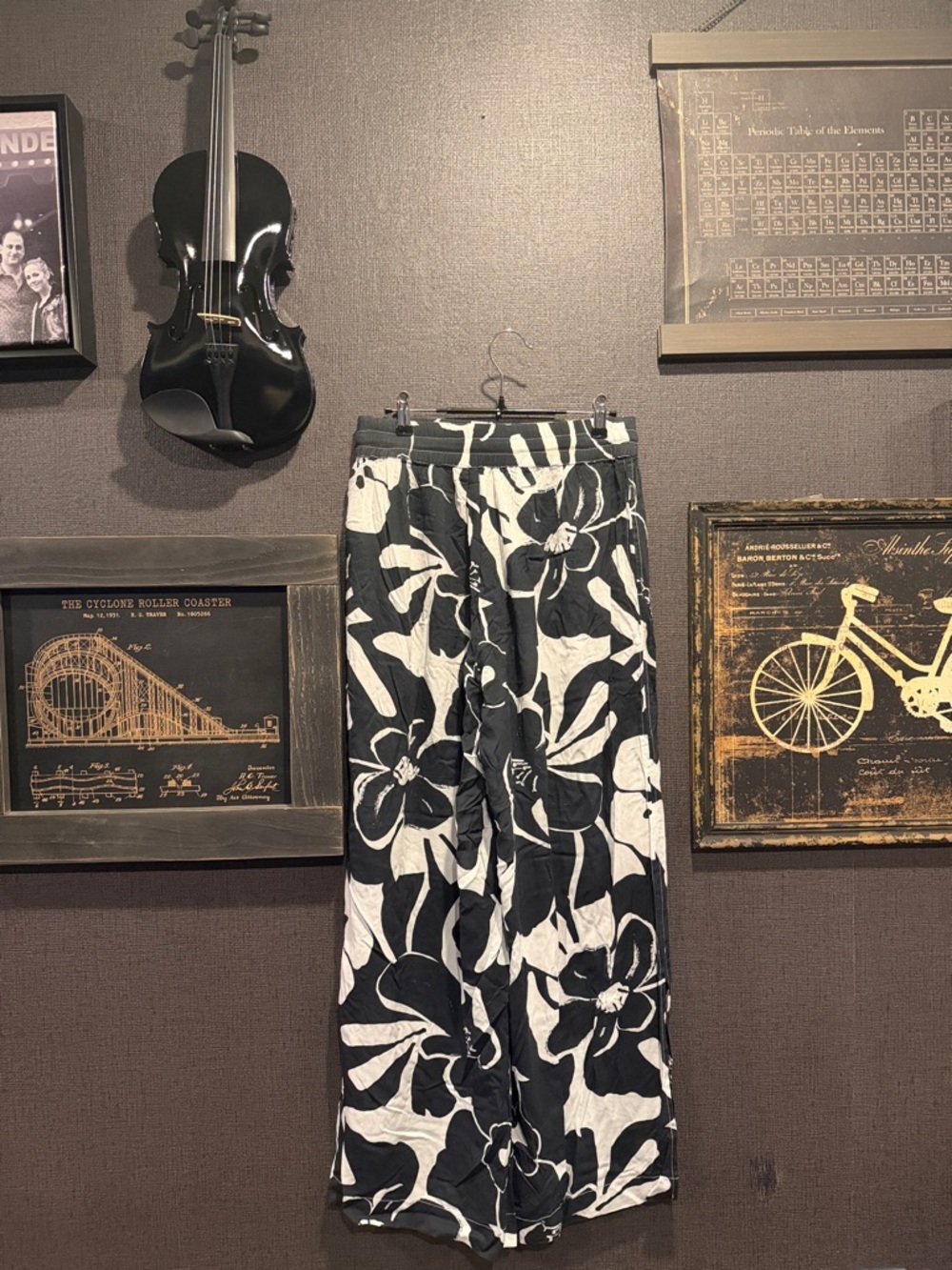 Elan Black & White Wide Leg Floral Pants - Picture 2 of 5